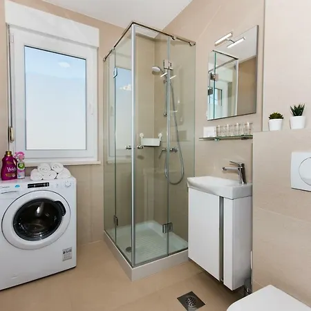 Blue Laguna With Seaview Daire Split